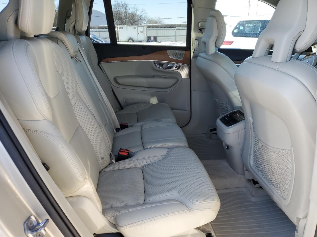 2016 Volvo XC90 - Image 11