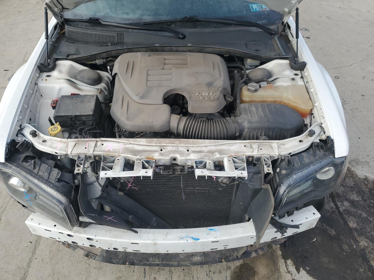 2014 Chrysler 300 - Image 11