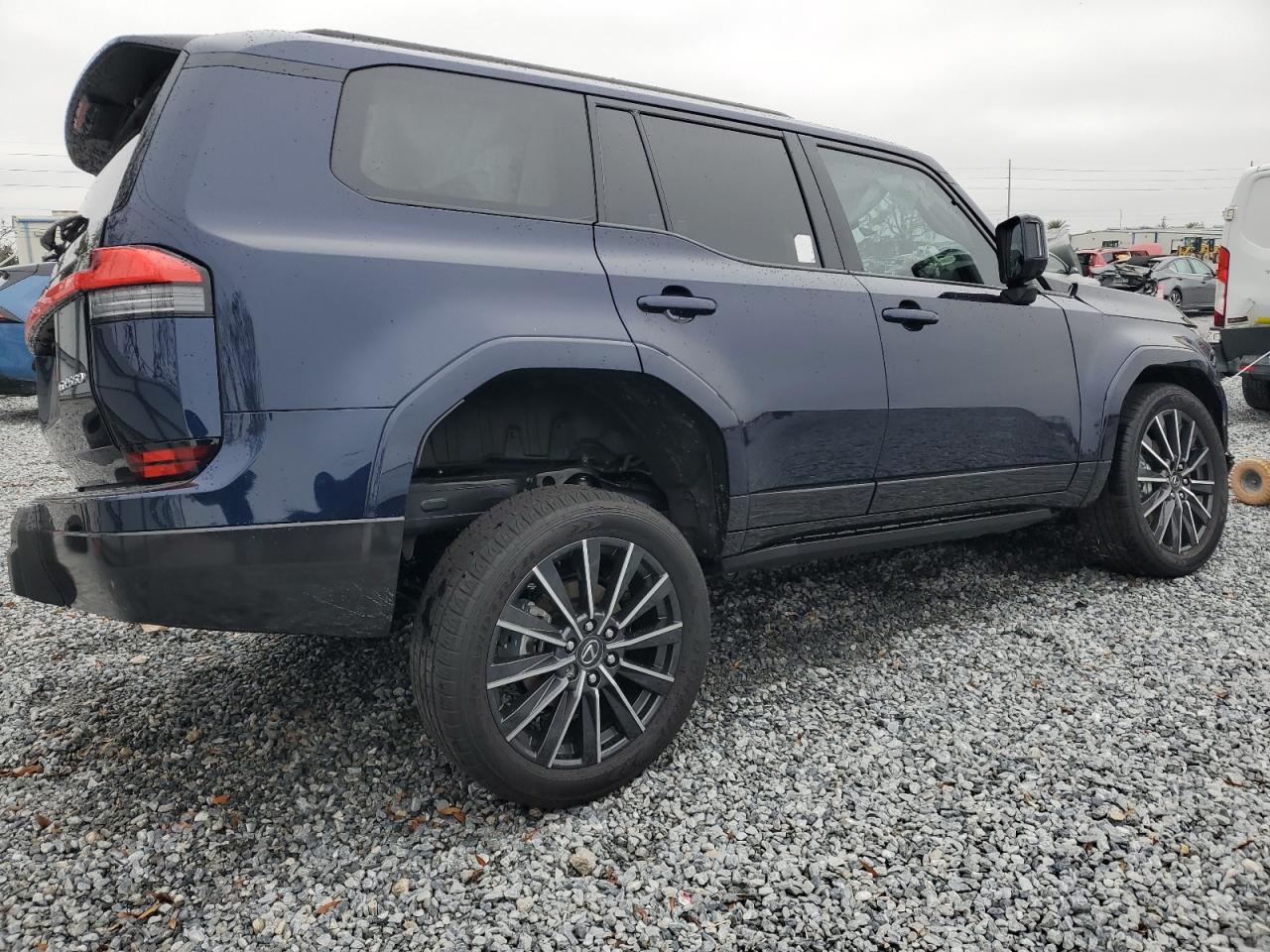 2024 Lexus GX - Image 3