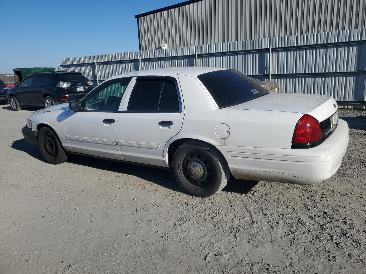 2011 Ford Crown Victoria - Image 2