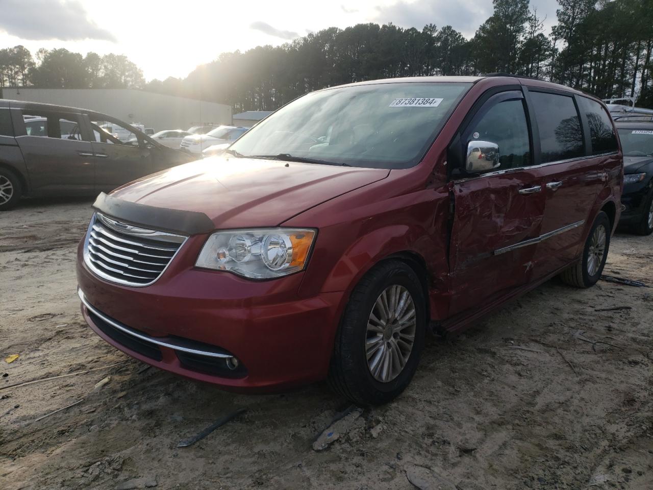 2011 Chrysler Town & Country Touring L en Venta en Seaford, DE - Side
