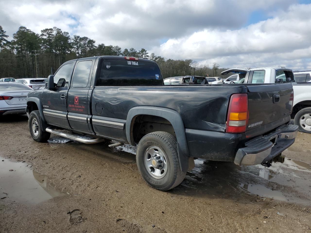 2001 Chevrolet Silverado - Image 2