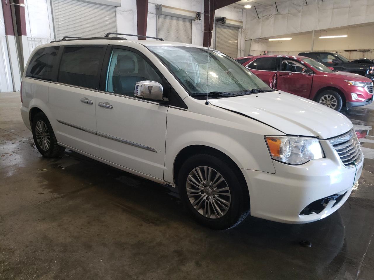 2014 Chrysler Town & Country - Image 4