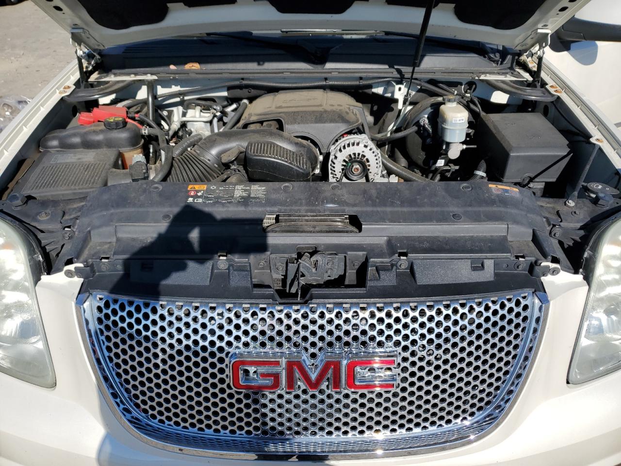 2012 GMC Yukon - Image 12