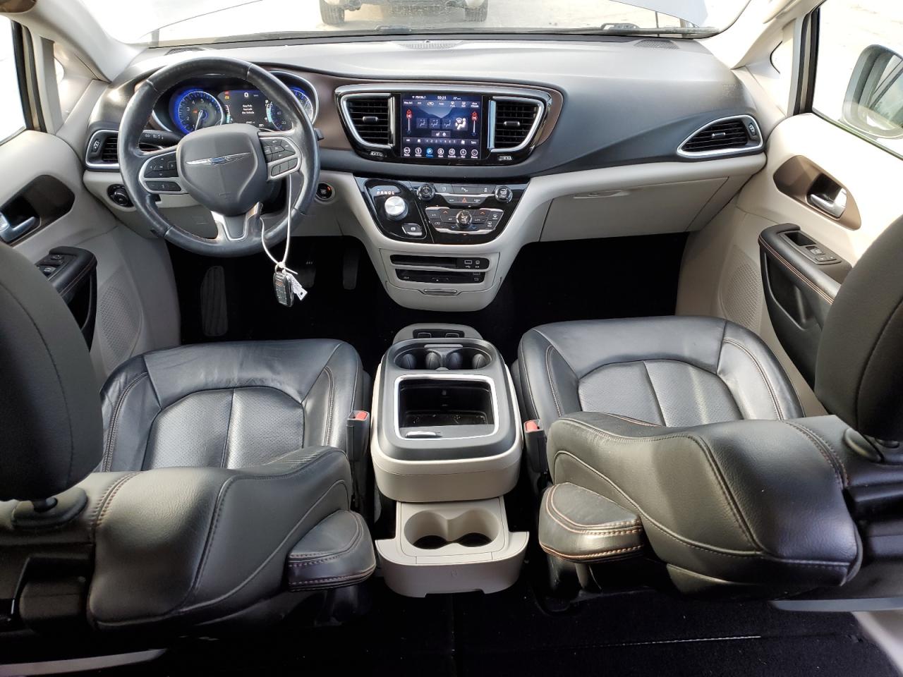 2018 Chrysler Pacifica - Image 8