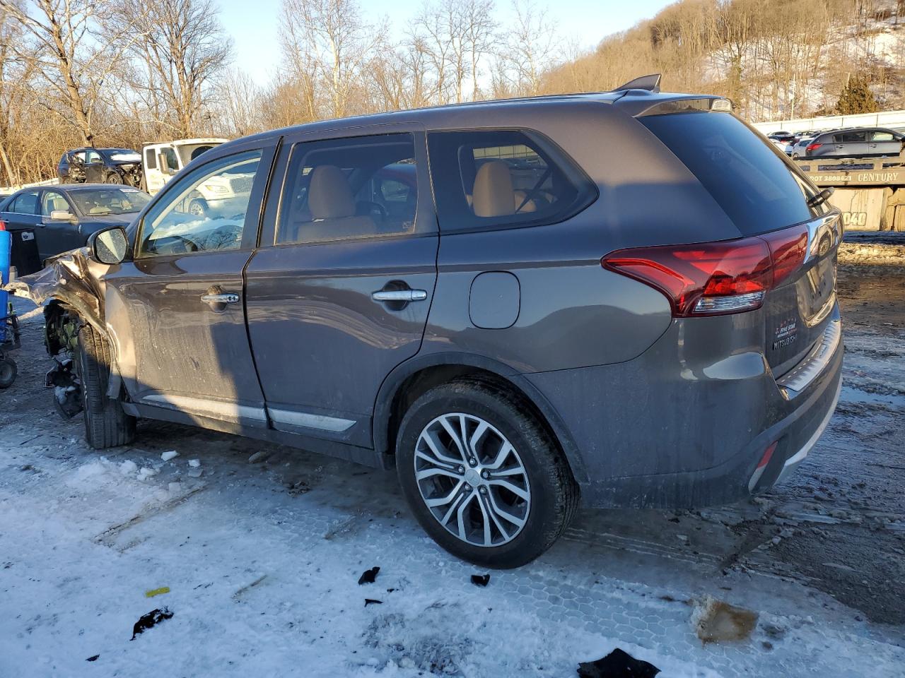 2017 Mitsubishi Outlander - Image 2