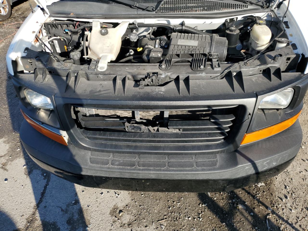 2017 GMC Savana - Image 12