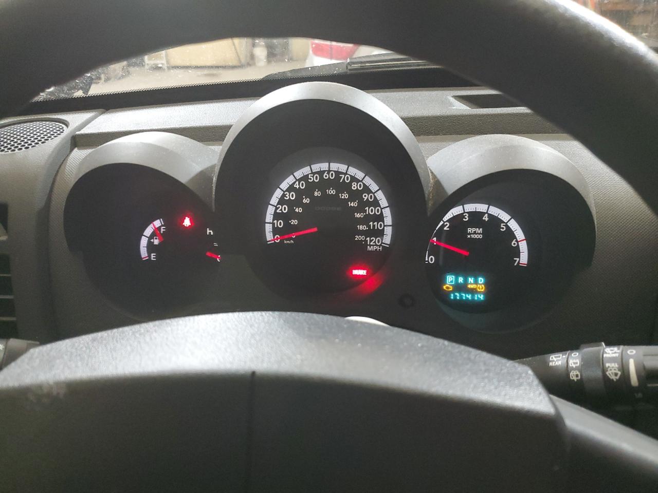 2010 Dodge Nitro - Image 9