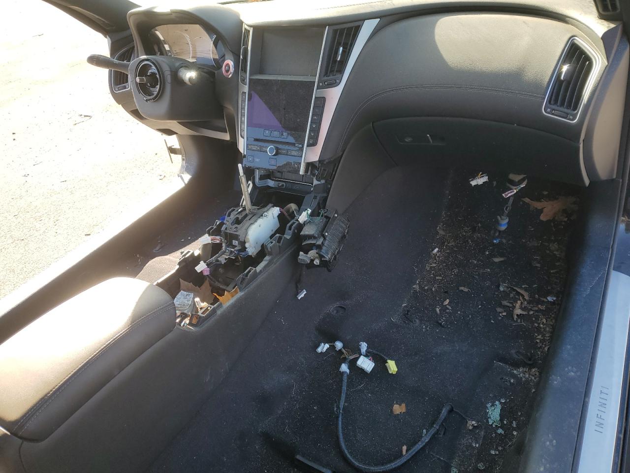 2017 Infiniti Q60 - Image 8