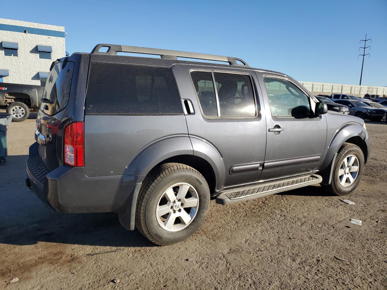 2011 Nissan Pathfinder - Image 3