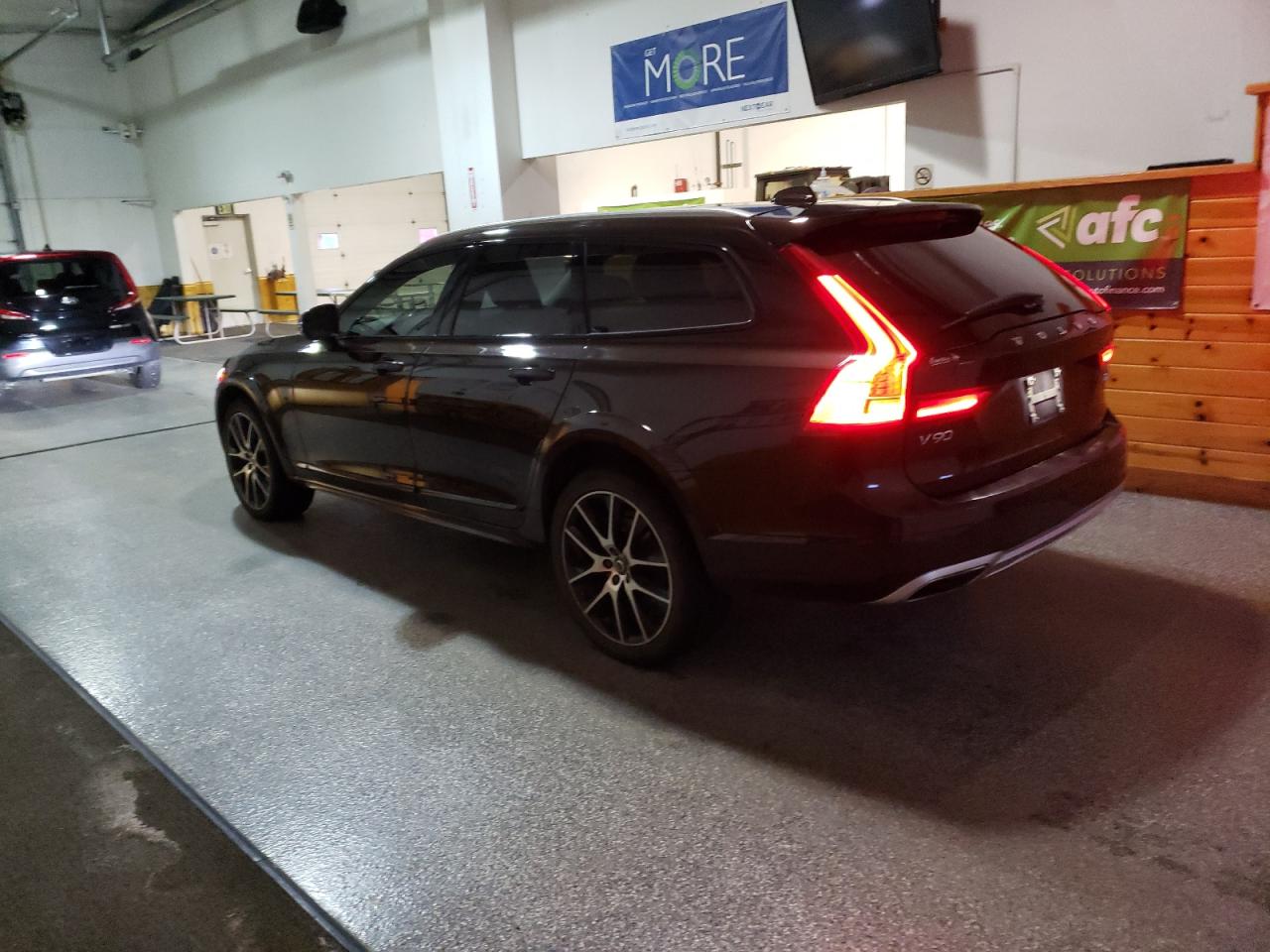 VIN YV4A22NL6J1022333 2018 VOLVO V90 no.2