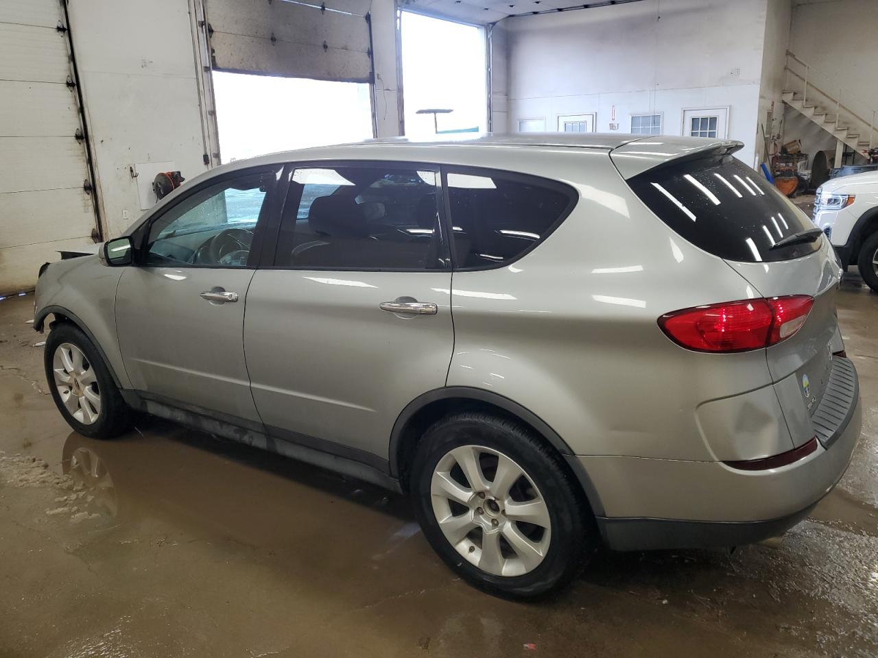 2007 Subaru Tribeca - Image 2