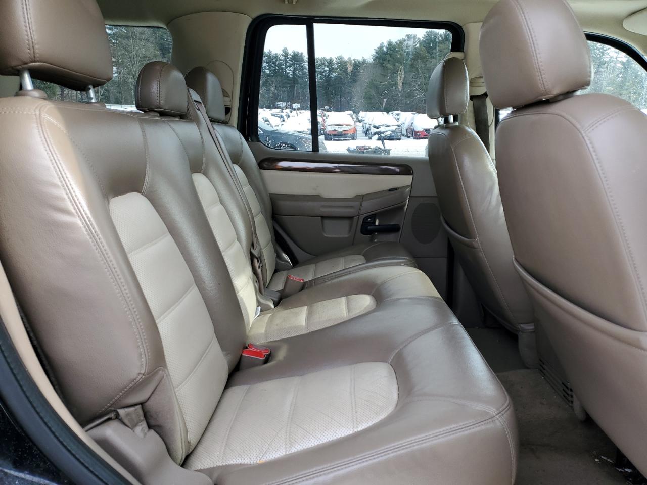 2004 Ford Explorer - Image 11