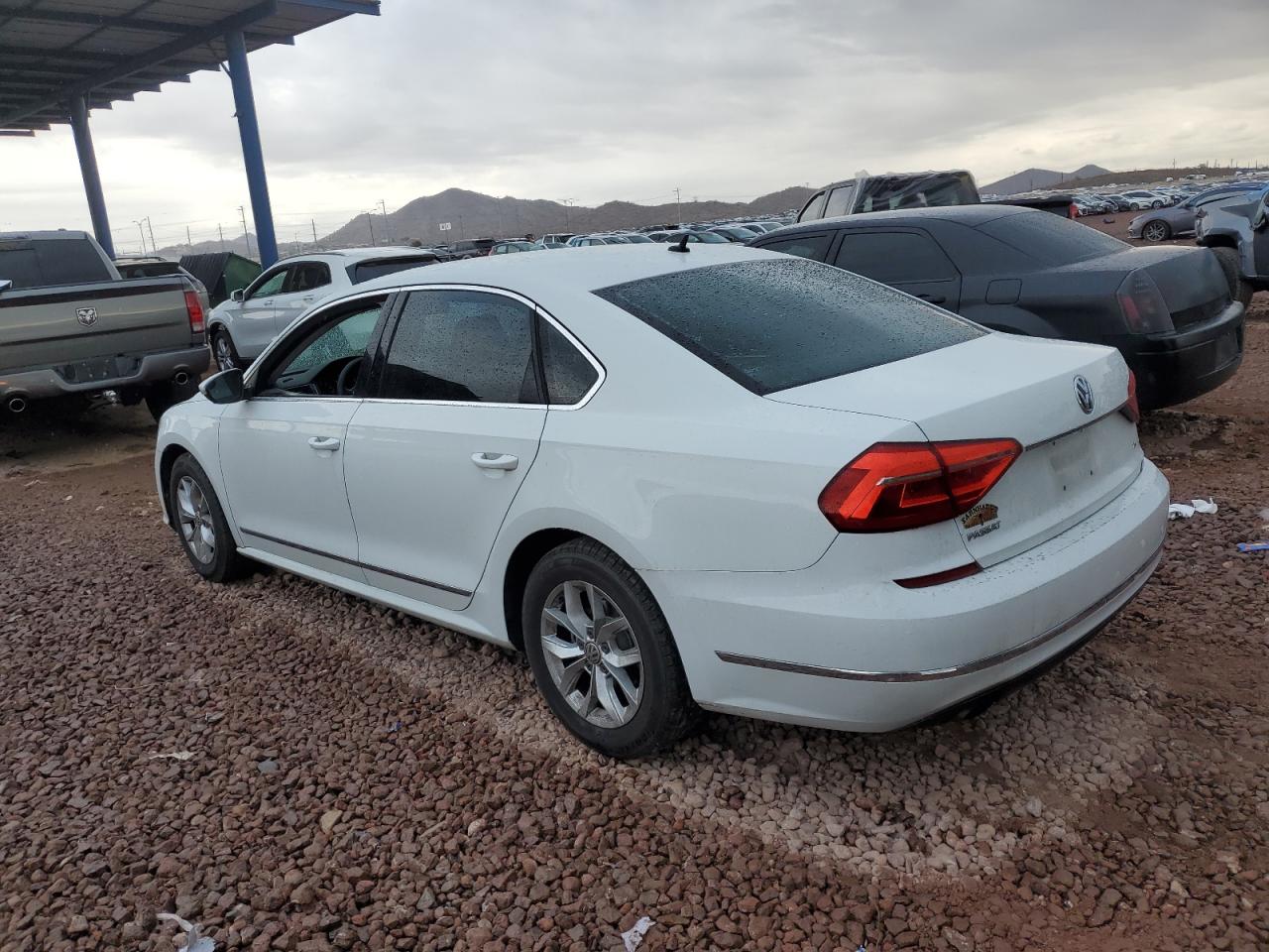 2016 Volkswagen Passat - Image 2