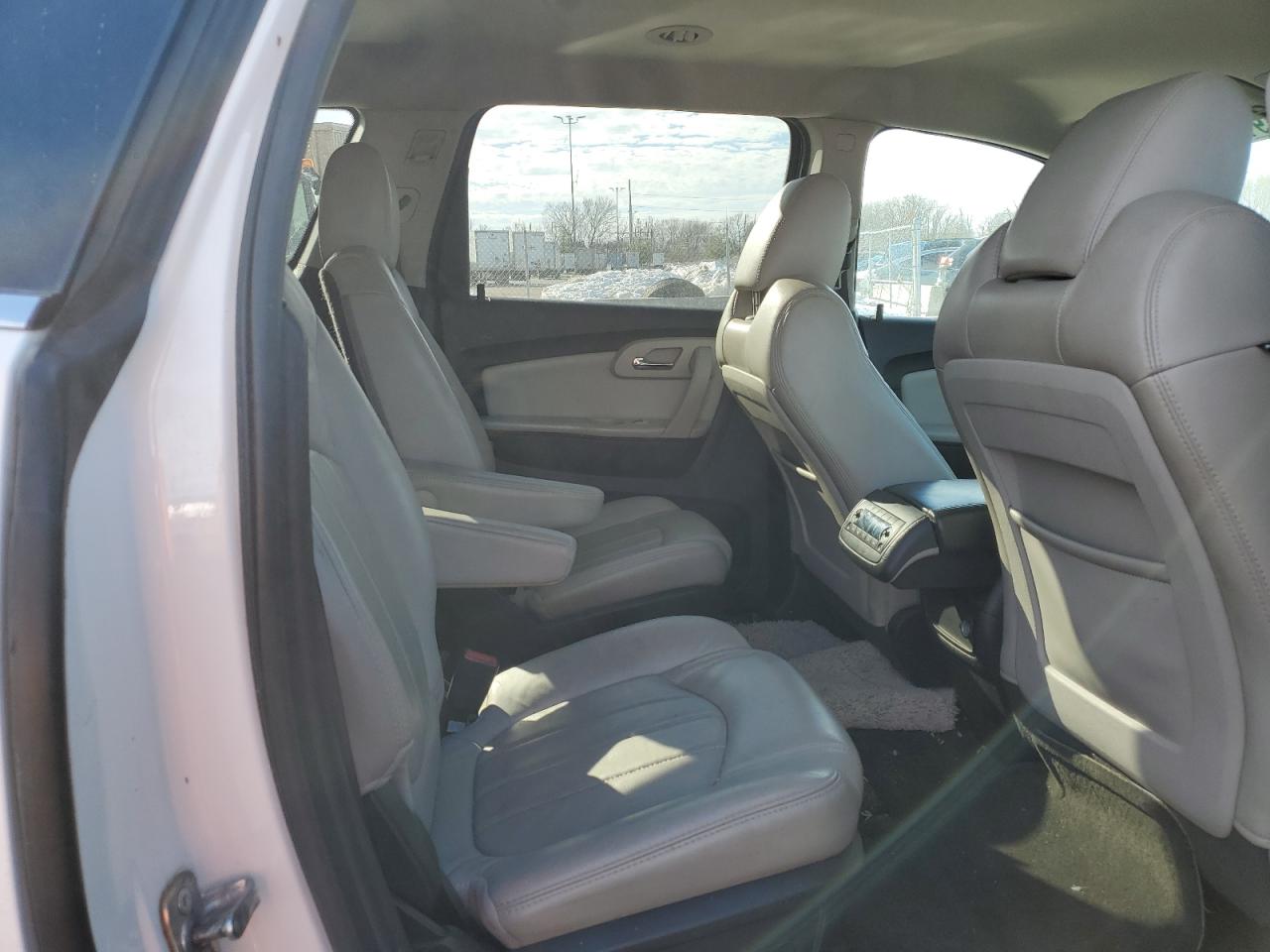 2011 Chevrolet Traverse - Image 11