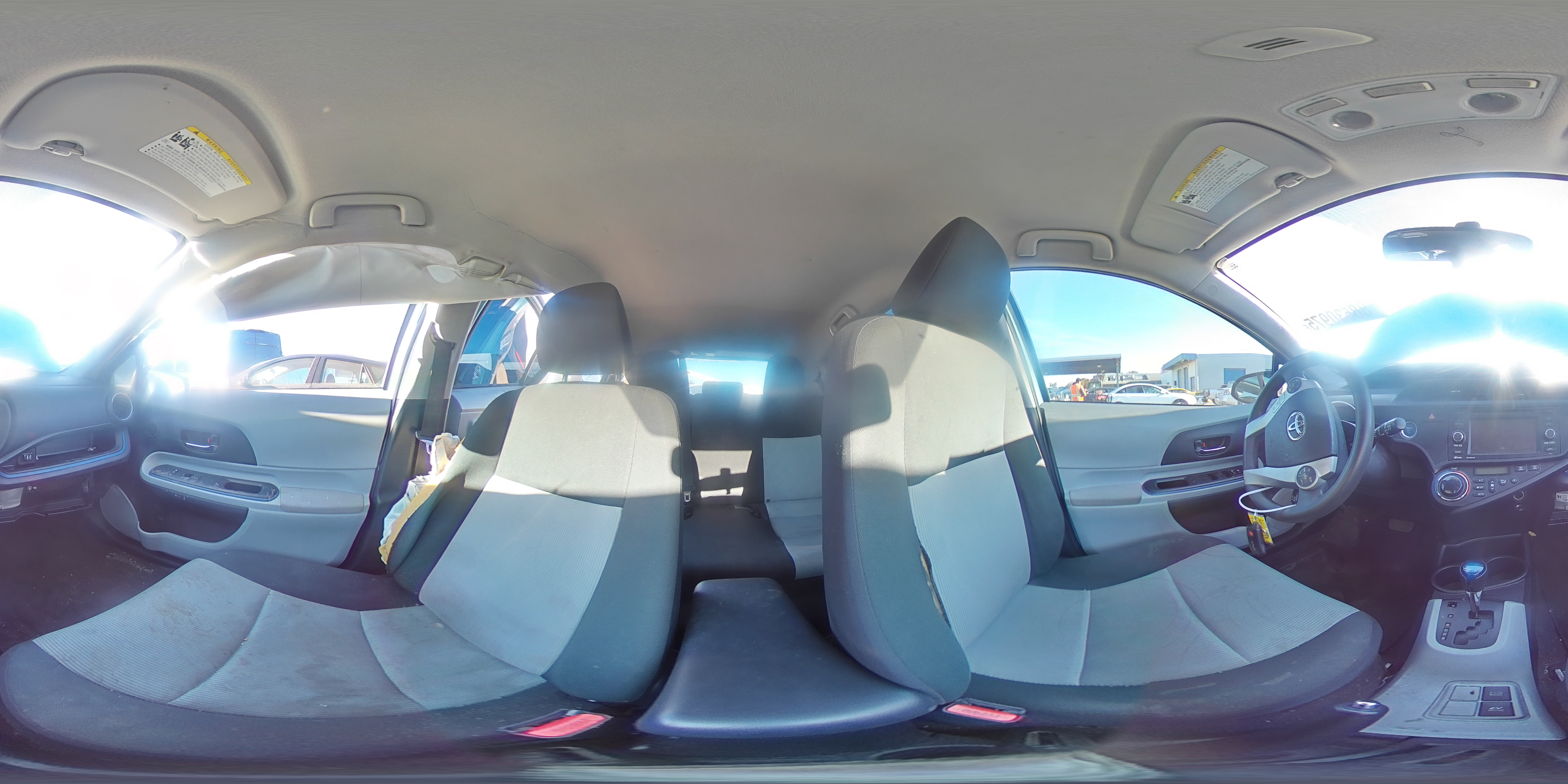 2013 Toyota Prius - Image 13