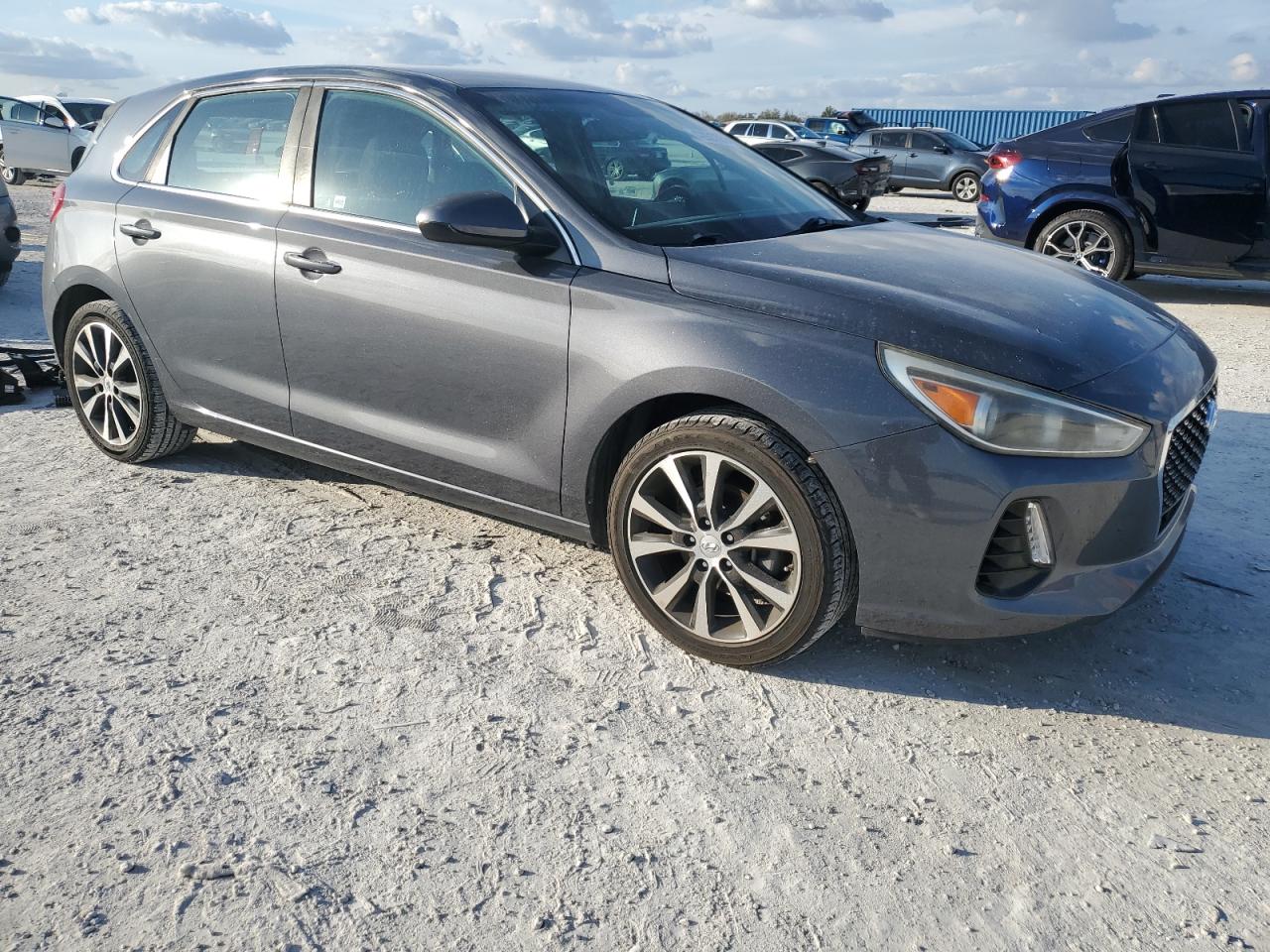 2018 Hyundai Elantra - Image 4