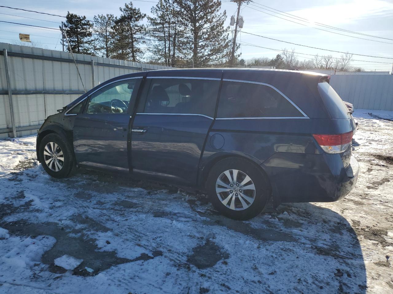 2015 Honda Odyssey - Image 2