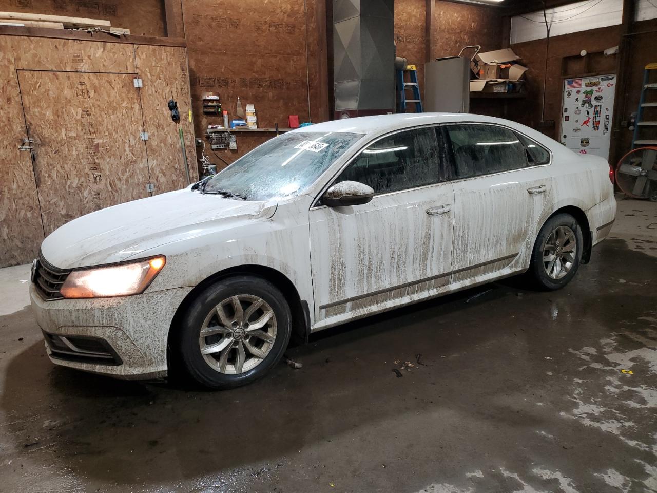 2016 Volkswagen Passat - Image 1