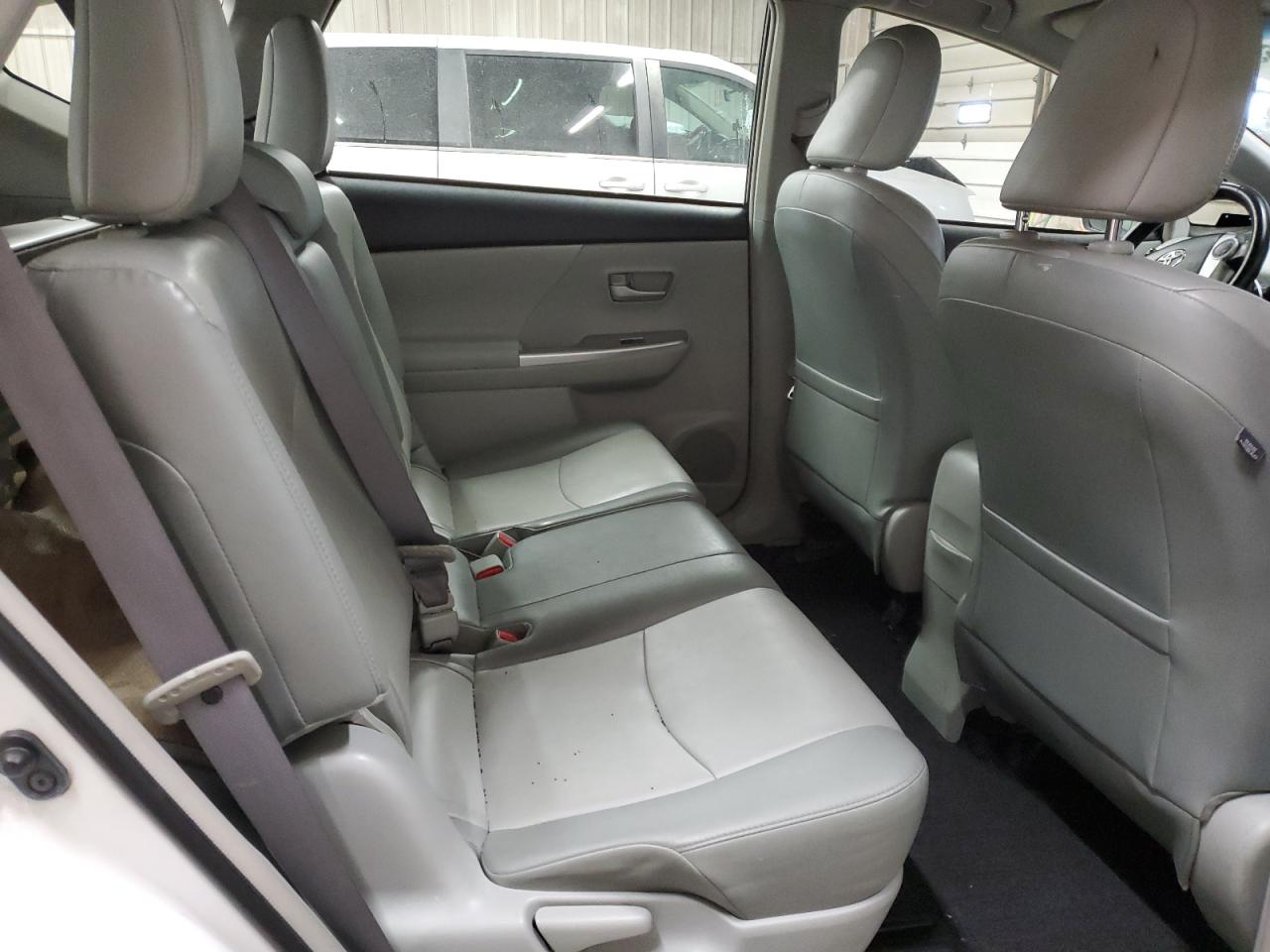 2013 Toyota Prius - Image 11