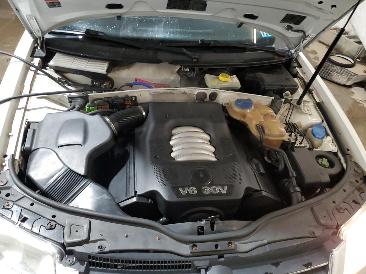 2002 Volkswagen Passat - Image 11