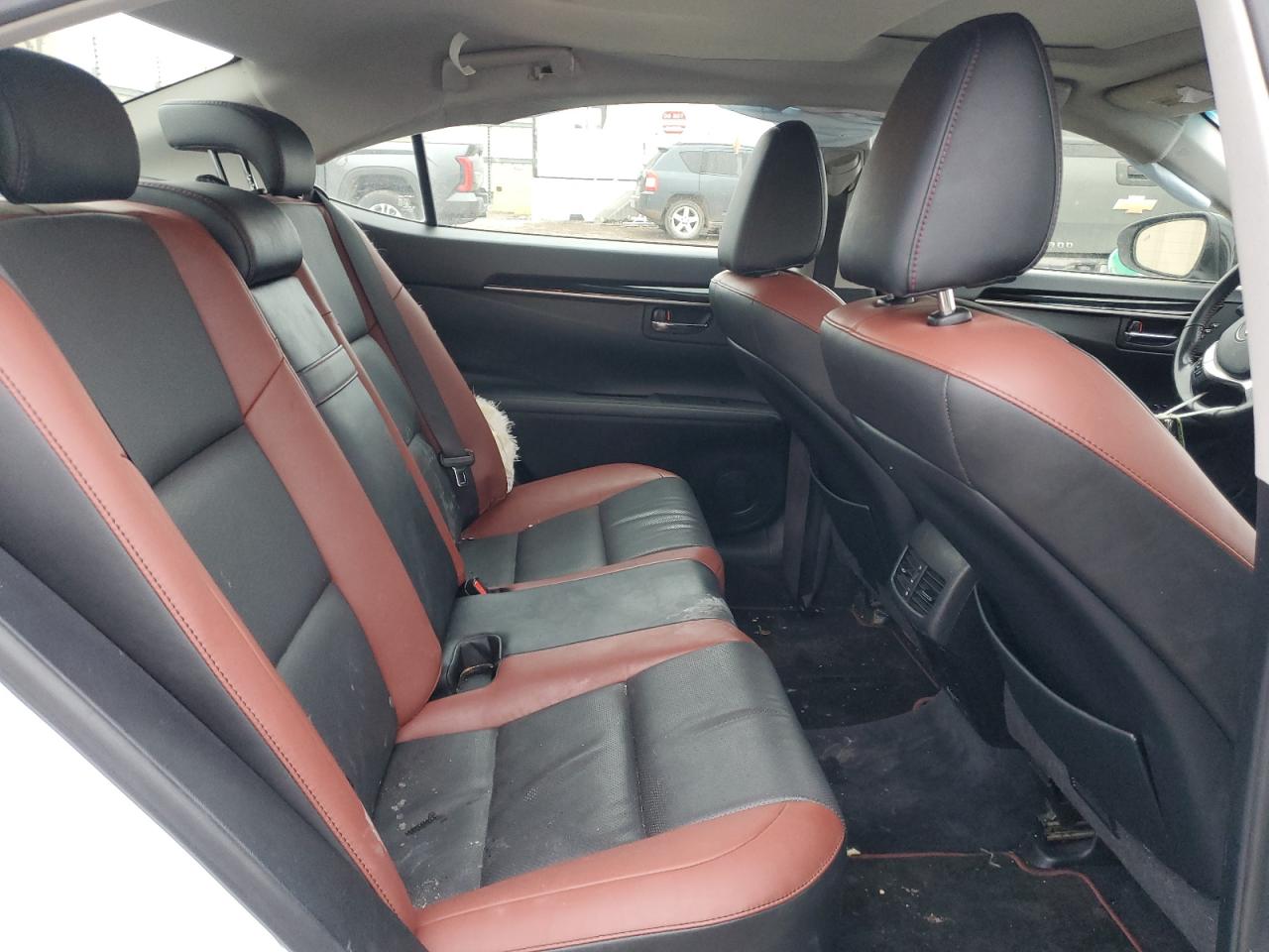 2015 Lexus ES - Image 10