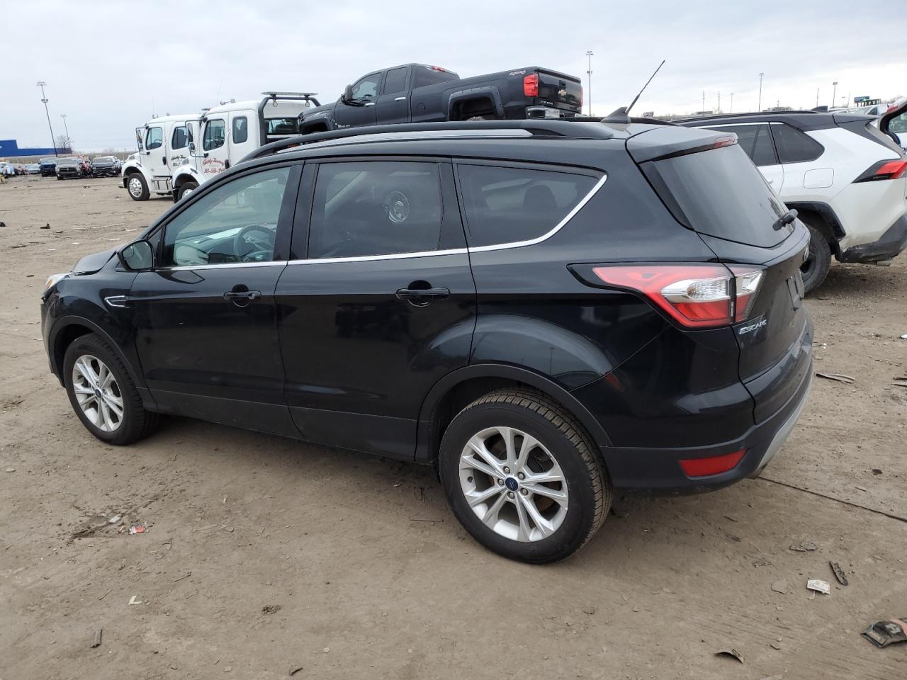 VIN 1FMCU9HD8JUD56795 2018 FORD ESCAPE no.2