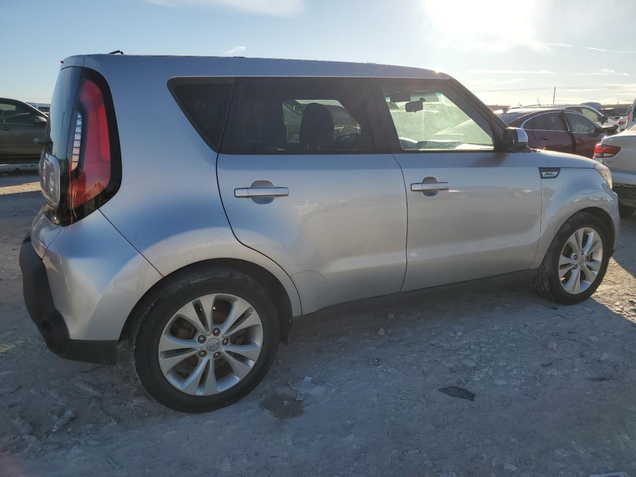 VIN KNDJP3A57F7749213 2015 KIA SOUL no.3