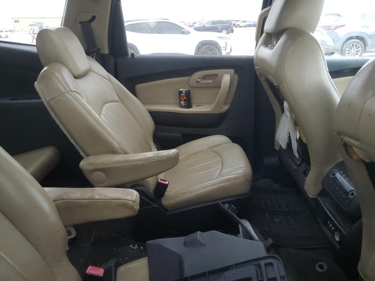 2010 Chevrolet Traverse - Image 11