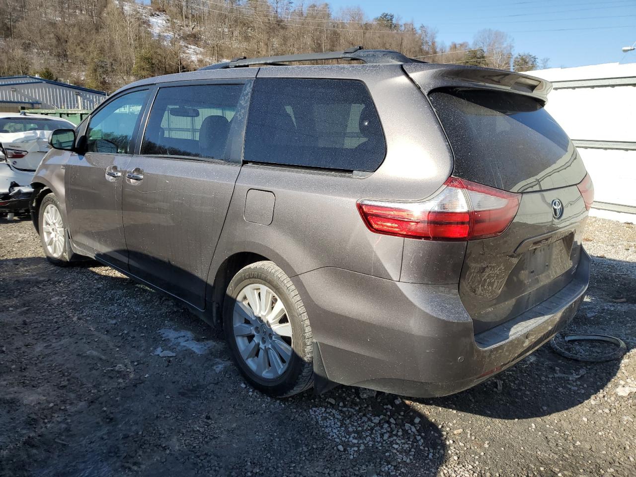 2017 Toyota Sienna - Image 2