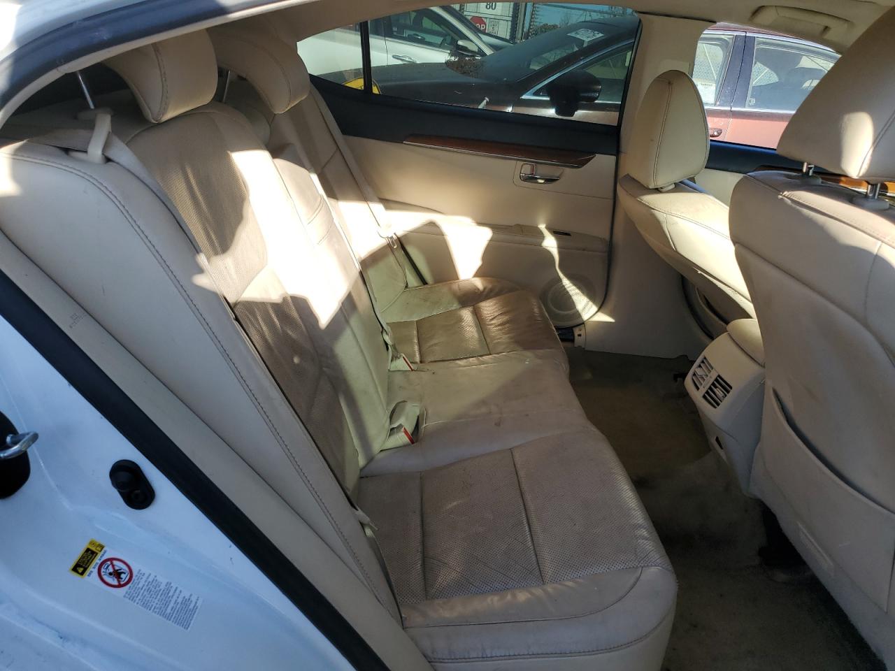 2014 Lexus ES - Image 10