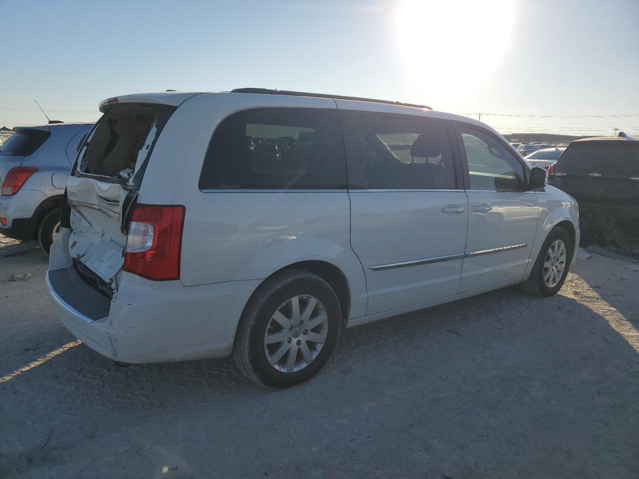 2013 Chrysler Town & Country - Image 3