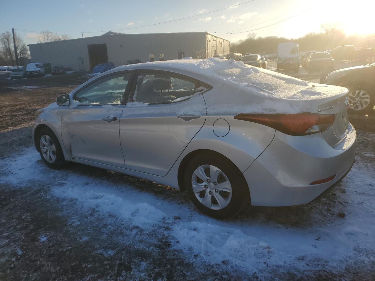 5NPDH4AE5GH759011 2016 HYUNDAI ELANTRA - Image 2