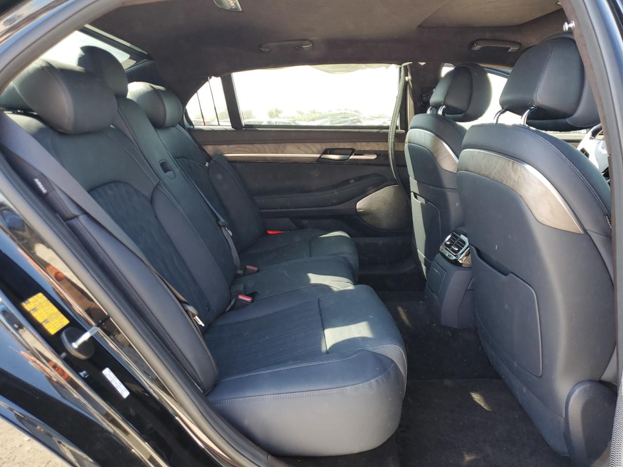 2021 Genesis G90 - Image 10