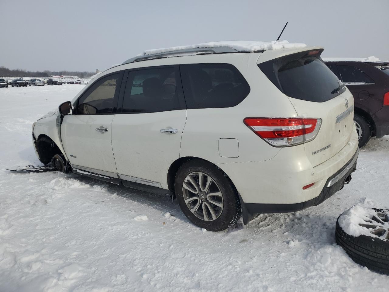 2014 Nissan Pathfinder - Image 2