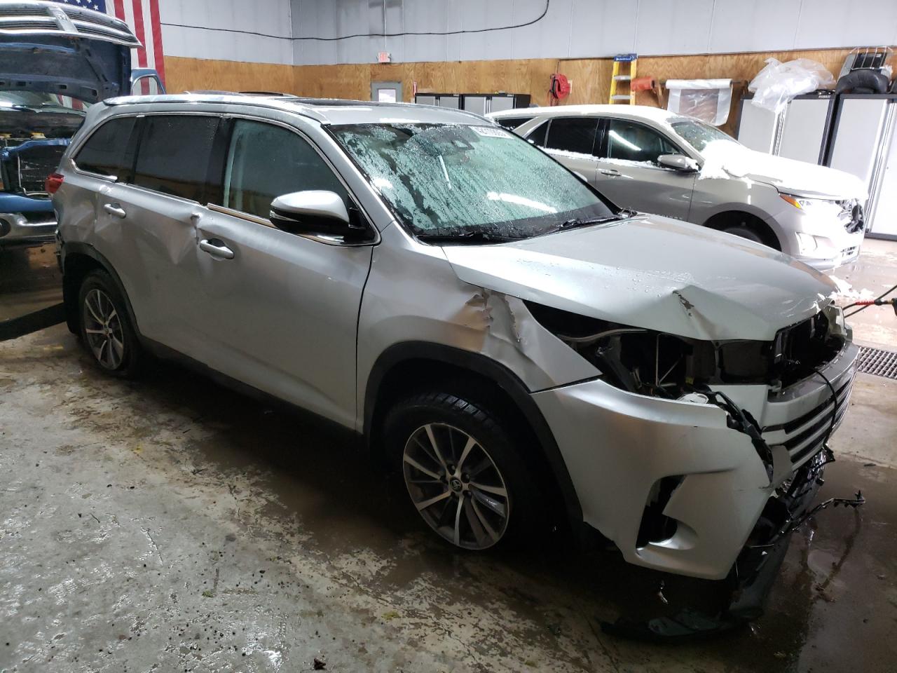 2019 Toyota Highlander - Image 4