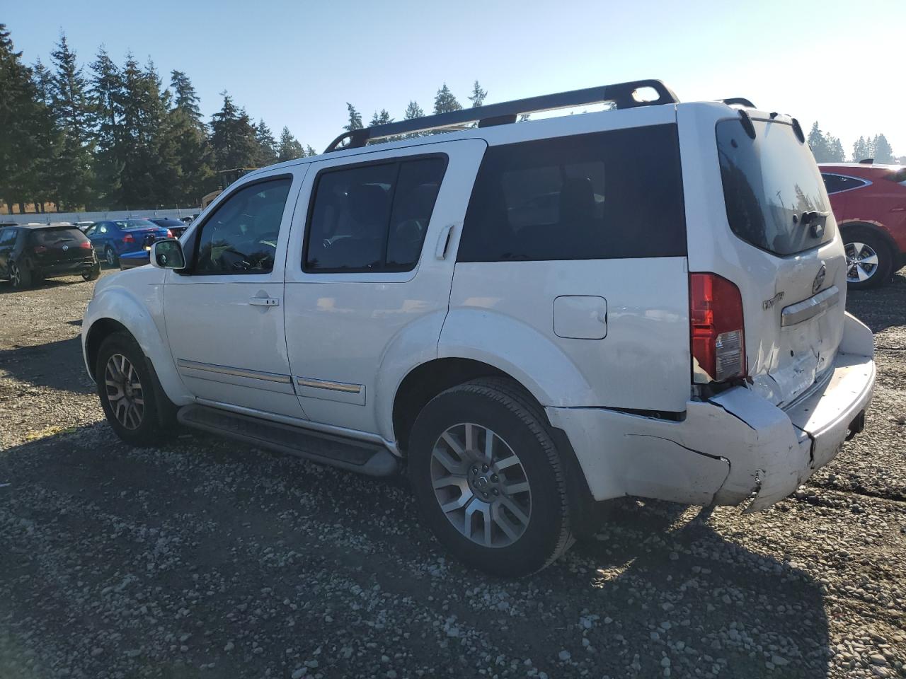 2012 Nissan Pathfinder - Image 2