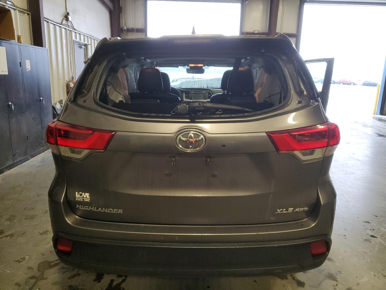 2019 Toyota Highlander - Image 6