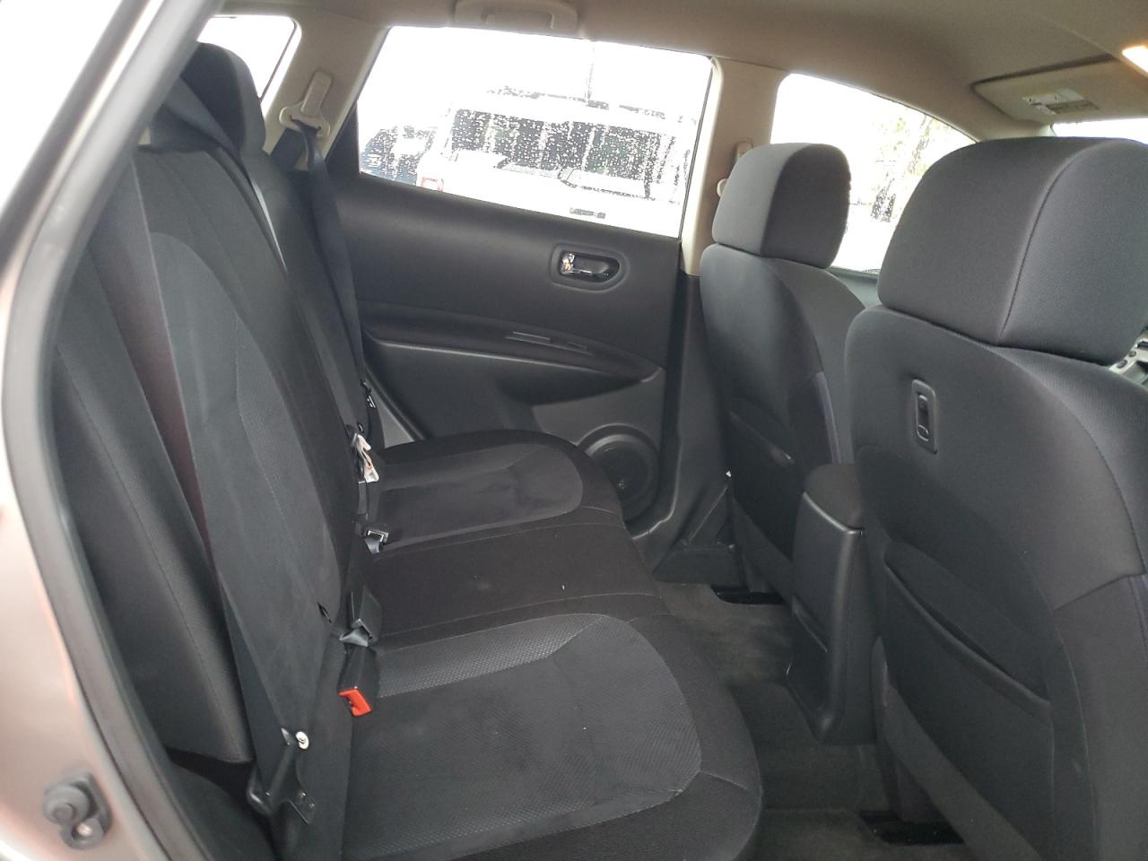 2015 Nissan Rogue - Image 10
