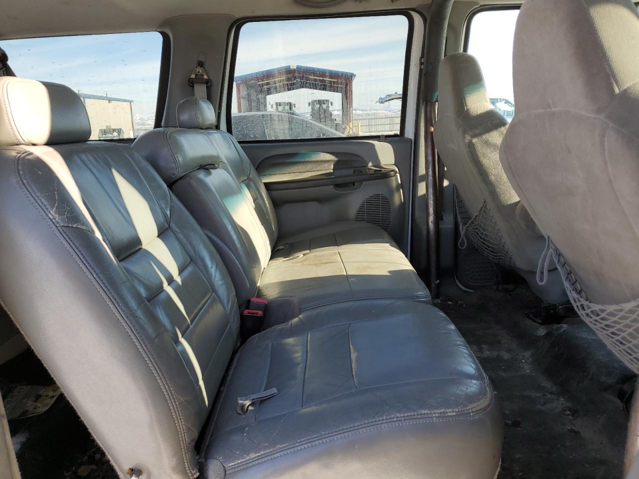 2002 Ford Excursion - Image 11