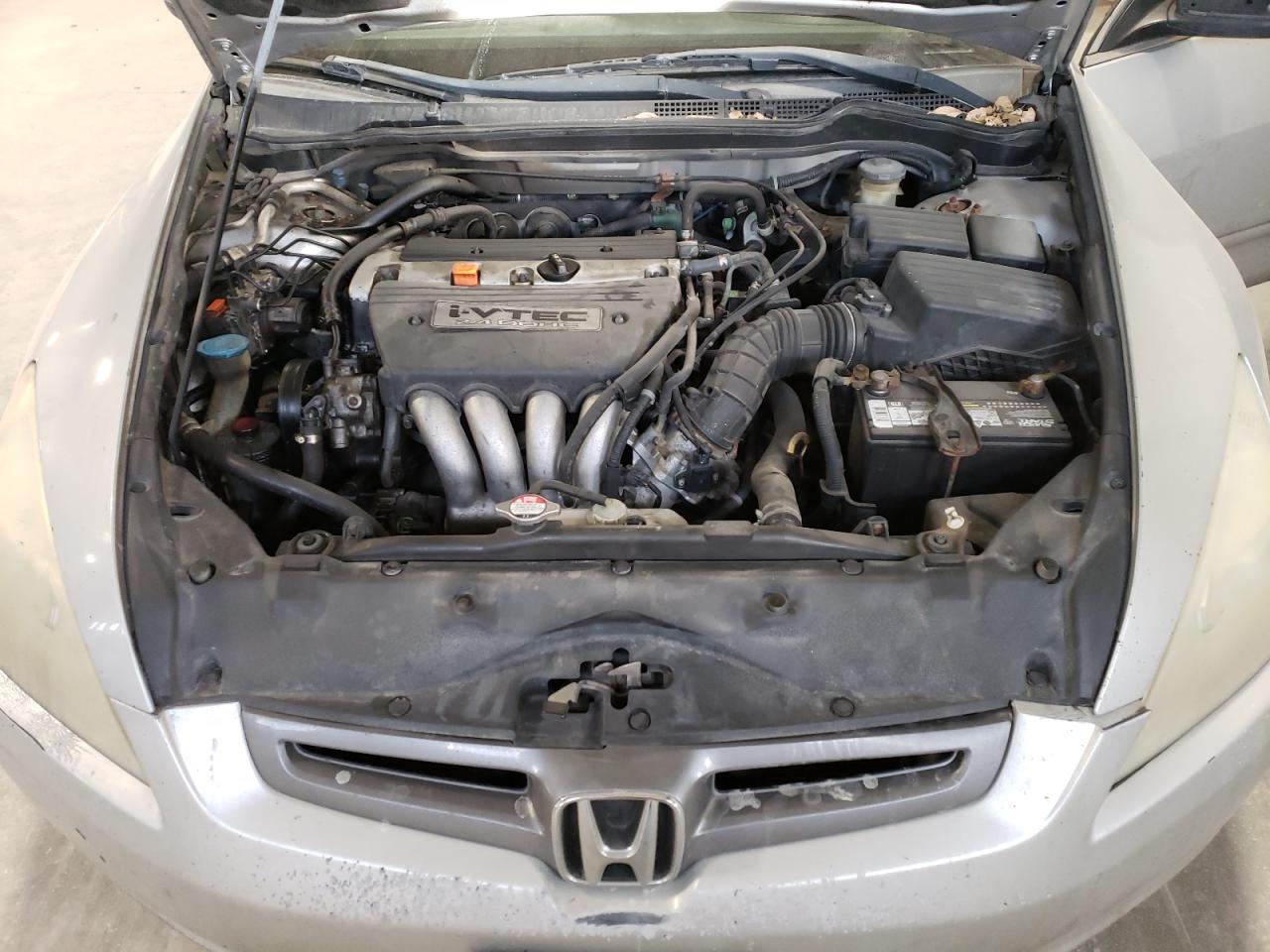 2005 Honda Accord - Image 13