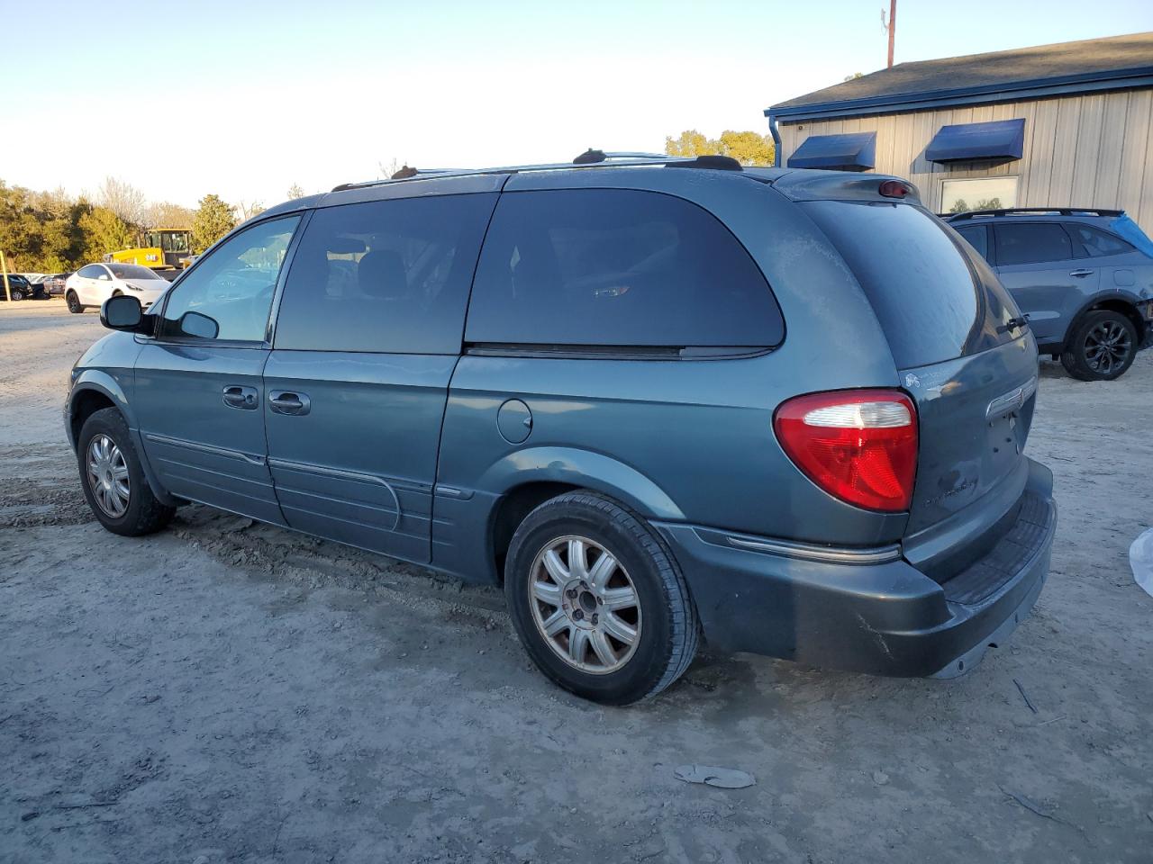 2005 Chrysler Town & Country - Image 2