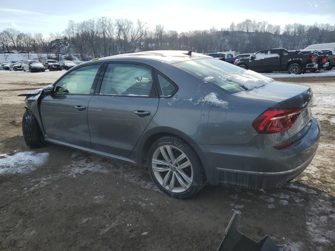 2019 Volkswagen Passat - Image 2