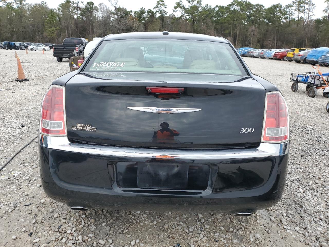 2011 Chrysler 300 - Image 6