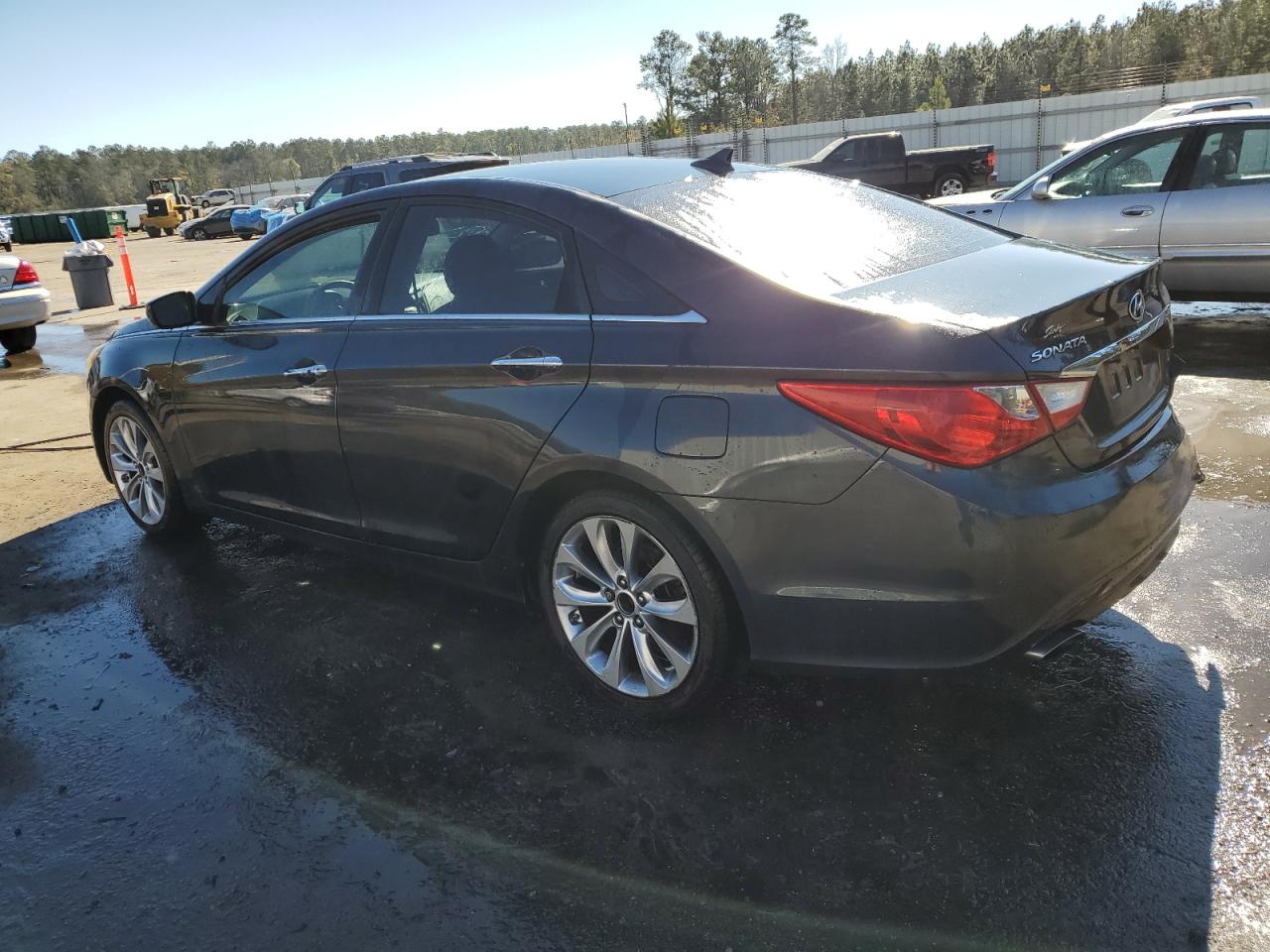 2011 Hyundai Sonata - Image 2