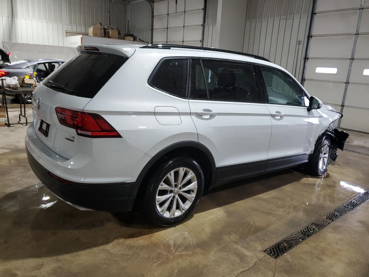 2018 Volkswagen Tiguan - Image 3