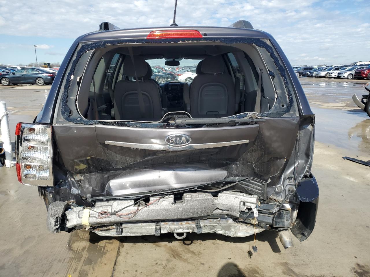 2012 Kia Sedona - Image 6