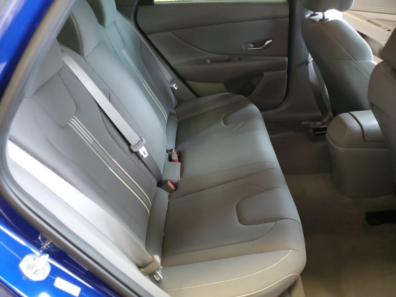 2022 Hyundai Elantra - Image 10
