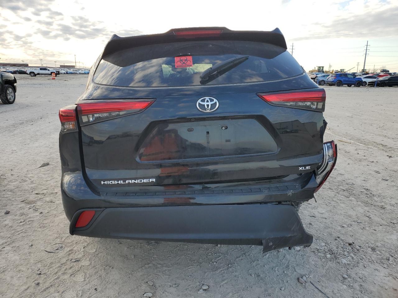 2022 Toyota Highlander - Image 6