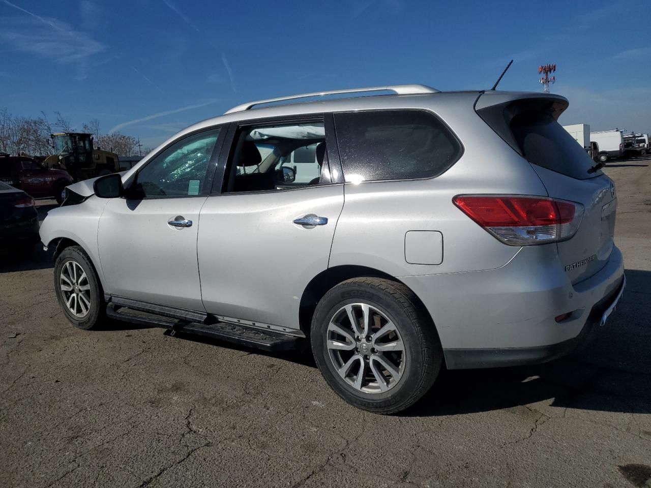 2013 Nissan Pathfinder - Image 2